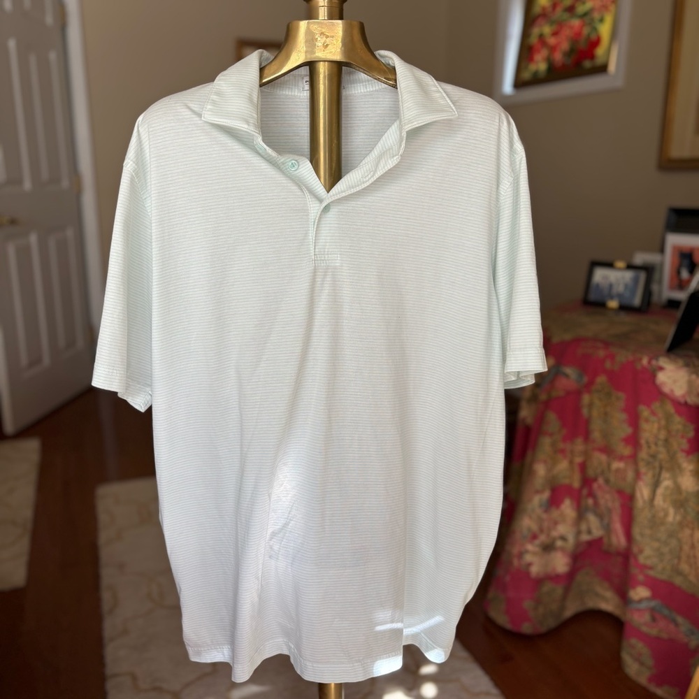 Peter Millar Mint Green Polo
**Bundle Any Polo shirts 2 / $25, 3 / $35 4 / $40**